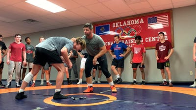 Neil Erisman Demonstrates Pop-Collar Handfight Series